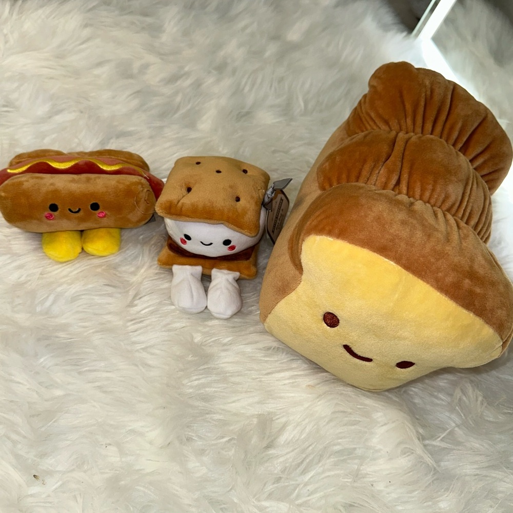 Plushie stuffed animal set, kawaii, hot dog, s’more, bread loaf